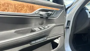 BMW Seria 7 - imagine 18