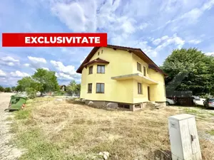 Casa spatioasa cu 5 camere,interior la rosu,423 mp teren,Micesti