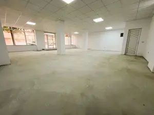 Inchiriem SPATIU COMERCIAL (birou, cabinet, banca, farmacie, salon)