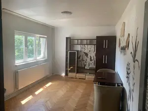 Apartament cu 2 camere decomandat cu boxa si centrala