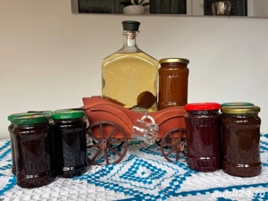 Vand dulceata , palinca facute in casa 