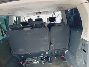 Vând autoturism de 9 locuri