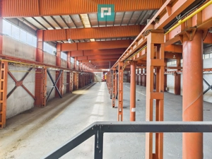 Hală industrială cu pod rulant și parcare betonată - imagine 5