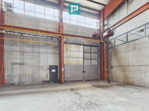 Hală industrială cu pod rulant și parcare betonată - imagine 9