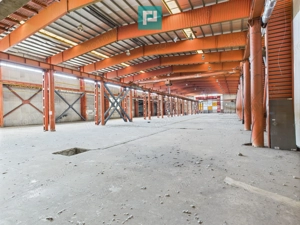 Hală industrială cu pod rulant și parcare betonată - imagine 12