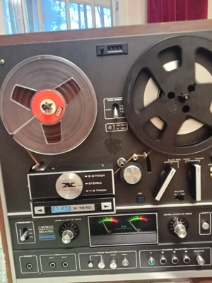 magnetofon Akai X1810