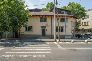 Vanzare imobil 8 camere, intrare Parc Carol