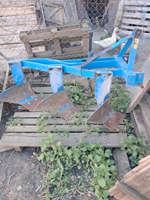 Plug ptr tractor 25-40 Cp  ca și nouă  - imagine 3