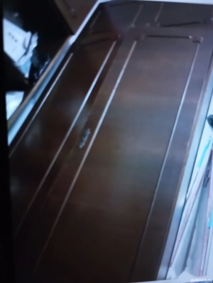 vînd dulap cu 4usi și oglinda plus masă 
