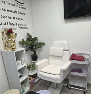 Închiriez Post Manichiură-Pedichiură