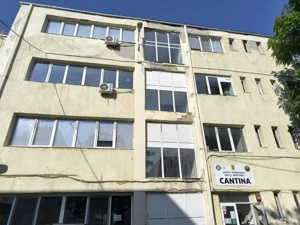 Angajam  Muncitori construcții   . 