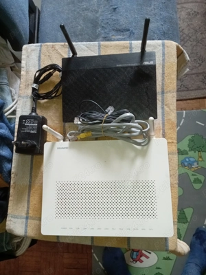 Router Huawei sau Asus wireless 4 ieșiri