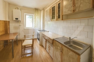 Apartament 3 camere, 2 bai, etaj 1, zona Cetate - imagine 3