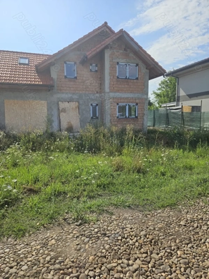 Vand in Santana de Mures,aproape de Unirii,doua case duplex,parter și etaj, în rosu,teren 2 375 mp.  - imagine 4