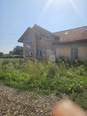 Vand in Santana de Mures,aproape de Unirii,doua case duplex,parter și etaj, în rosu,teren 2 375 mp.  - imagine 5