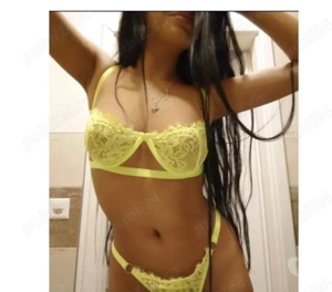 Firerbinte și jucausa bruneta cu forme Rin Grand 