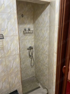 Închiriez garsonieră 