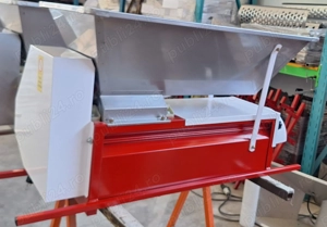 Desciorchinator struguri cu motor, cuva, ax melcat, separator inox, Italia