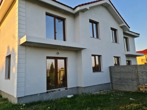 apartament in casa are curte privata , paulesti 