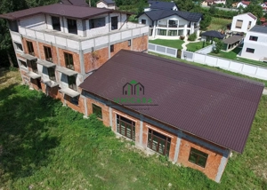 Pensiune de Vânzare cu Priveliște Panoramică către Râul Olt