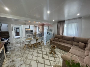 Casă / Vilă cu 5 camere de vânzare