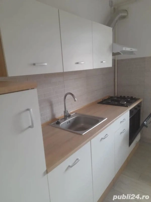 Închiriez apartament cu 2 camere 