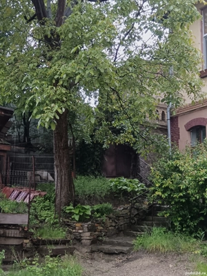 Vând apartament 3 camere la casa cu curte+loc de parcare