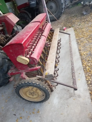 Vând semănătoare păioase Reform  - imagine 2