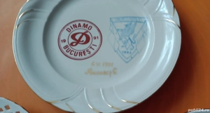 3 Farfurii mărime medie cu inscripția Clubul sportiv Dinamo București  - imagine 3