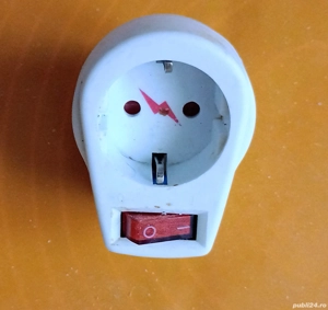 Priză de alimentare cu ștecher si comutator 