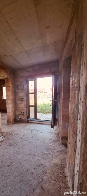 vând vilă la roșu  la 4 km de Roman  - imagine 2