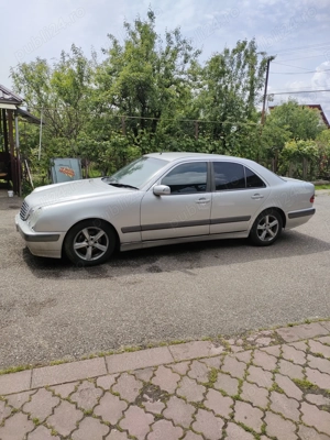 Vând Mercedes Benz E 220 cdi an de fabricație 2002