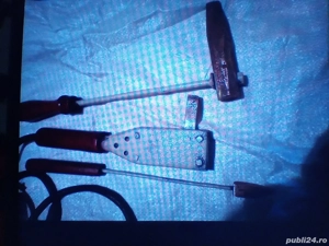 Un LETCON are trei piese și un Tîrnacop.