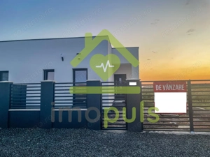  Duplex plan parter, bucatarie inchisa, 2 bai, curte interioara.  ✨