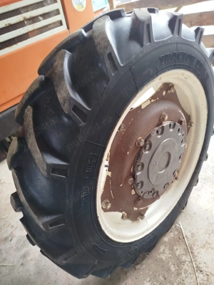 Schimb două roți Mitas 11,2 28 aproape noi doar cu alte roți mai late jantele sunt în stare perfecta