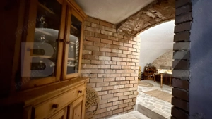 Apartament cu 3 camere și 2 băi, curte comuna, centrală pe gaz, ultracentral - imagine 14