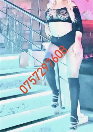 Blonda siliconata reală , confirm cu tatoo 