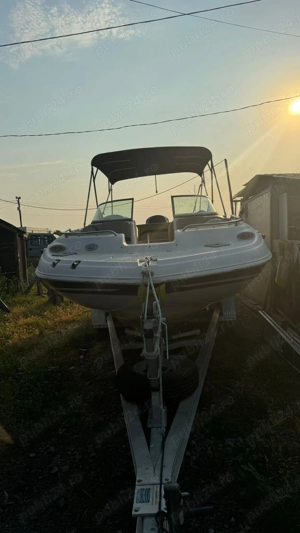 vand barca cu motor si peridoc