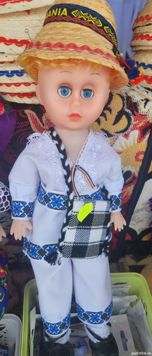 Păpuși imbracate traditional  - imagine 2
