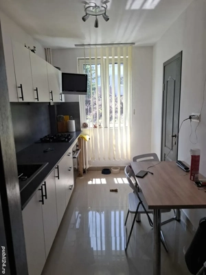 vând  apartament  3camere decomandat