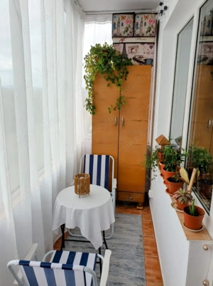 Apartament compus din: o cameră, bucătărie, hol, baie, balcon, cu o suprafață de 33 