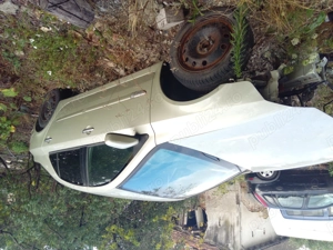 Vând caroserie completă Renault Laguna ,an 2005.Fără motor și cutie.Interior complet piele. - imagine 2