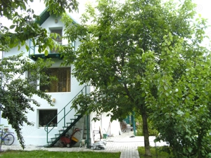 Vilă Buftea Central, 3 apartamente. Teren de 1800.p.