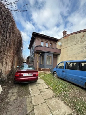 Vila P+ Et 1, Marasesti stradal