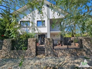 Vila superba, cu piscina, 970mp teren, D+P+E+M, gradina amenajata+pomi fructiferi cu toate utilitati