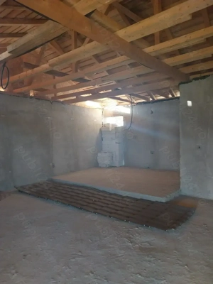 Vand teren cu casa la gri - imagine 2 Vand teren cu casa la gri - imagine 2