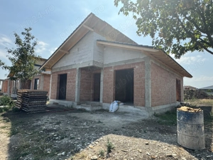 Casa la rosu pe un nivel in Alba Iulia Orizont