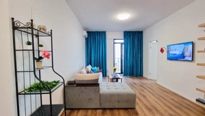 Închiriez pe termen lung apartament 2 camere Mamaia Nord, mobilat si utilat, din 1 septembrie 2025 - imagine 2