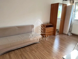 Apartament cu 3 camere, semidecomandat, zona Circumvalatiunii