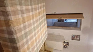 Vand casa curte individuala